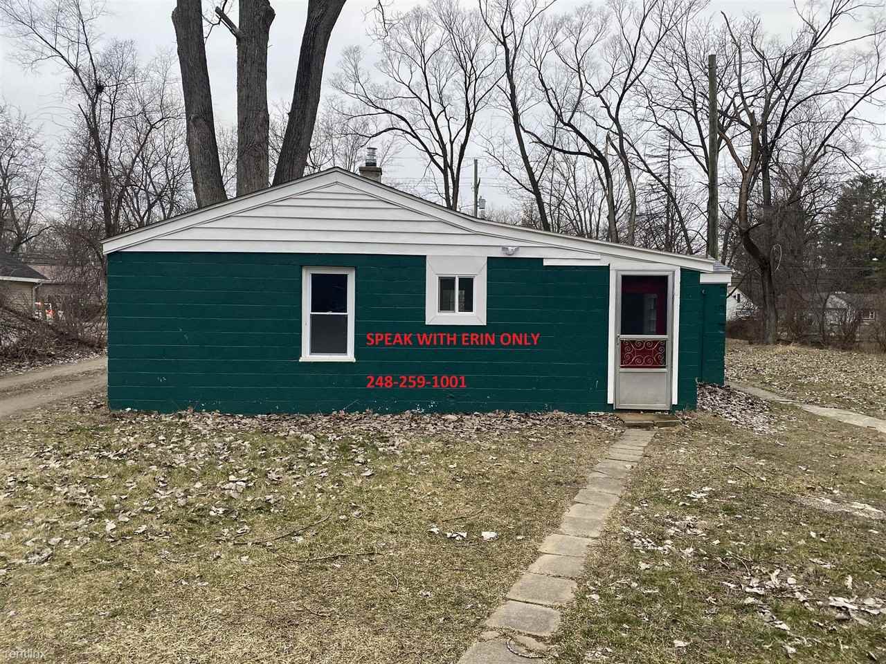 21240 Randall St - Photo 3 of 9