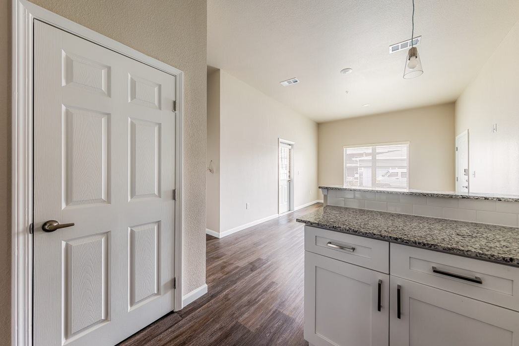 501 HORSESHOE DR - Photo 3 of 9