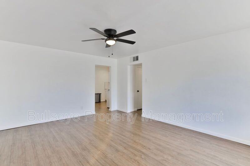 2129 W Weldon Ave - Photo 4 of 18