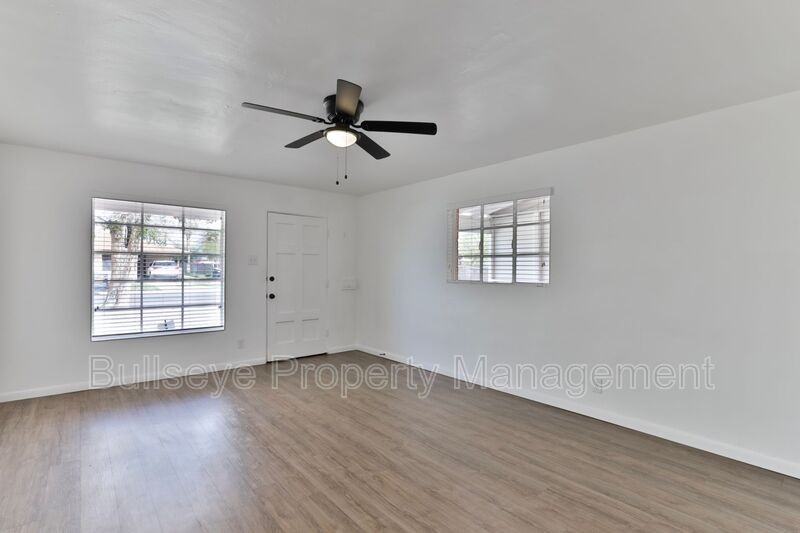 2129 W Weldon Ave - Photo 5 of 18