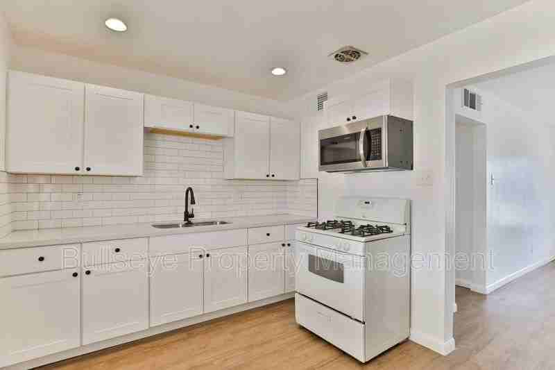 2129 W Weldon Ave - Photo 6 of 18