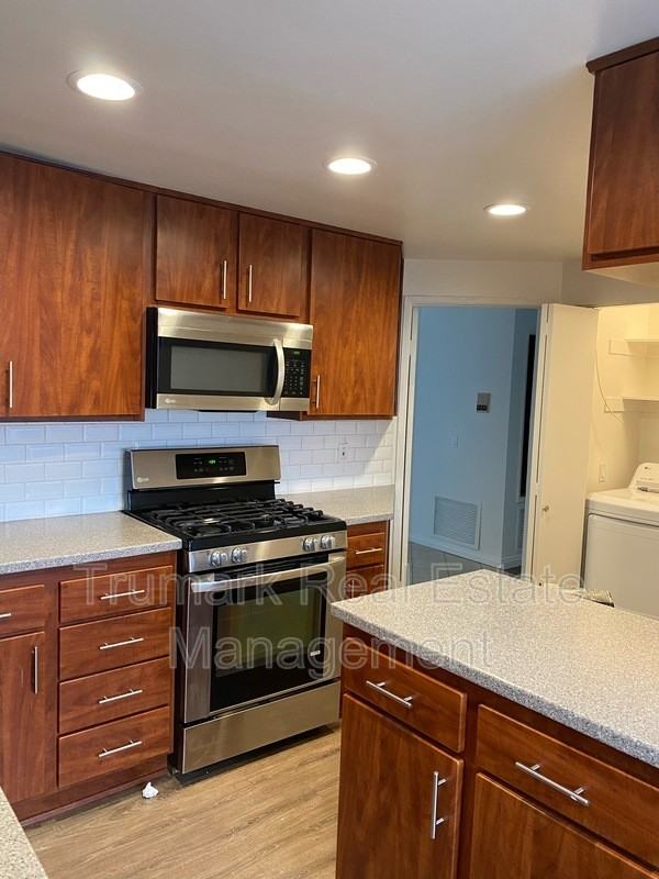 412 N Kenwood St #304 - Photo 4 of 24