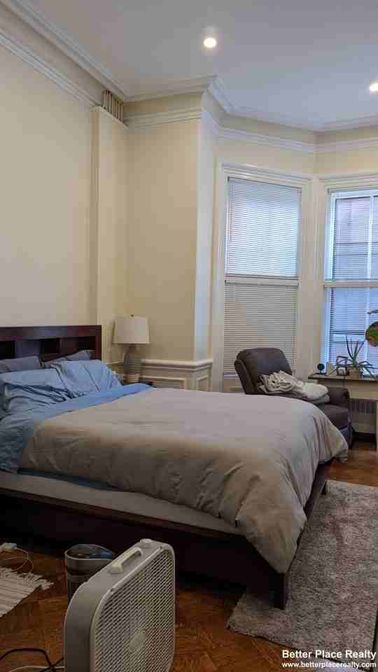 265 Clarendon St #1R - Photo 3 of 19