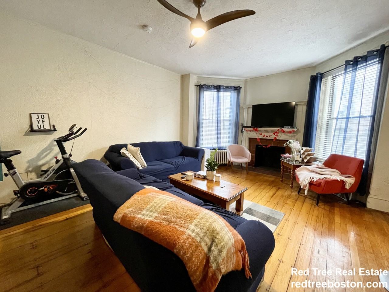 914 Beacon St #2 - Photo 3 of 22