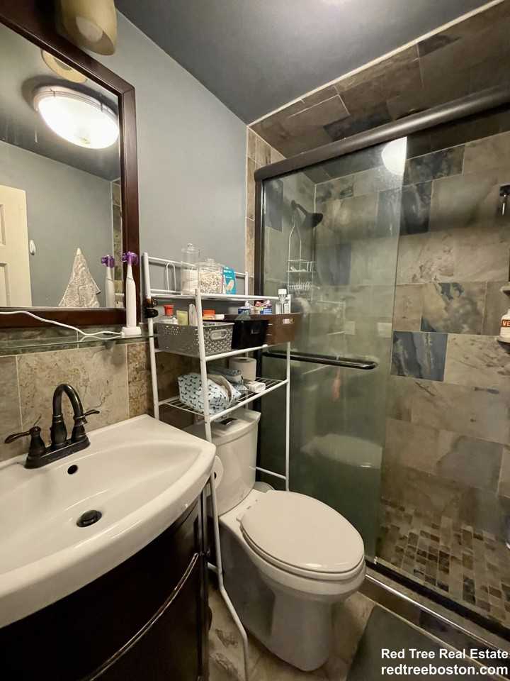 914 Beacon St #2 - Photo 5 of 22