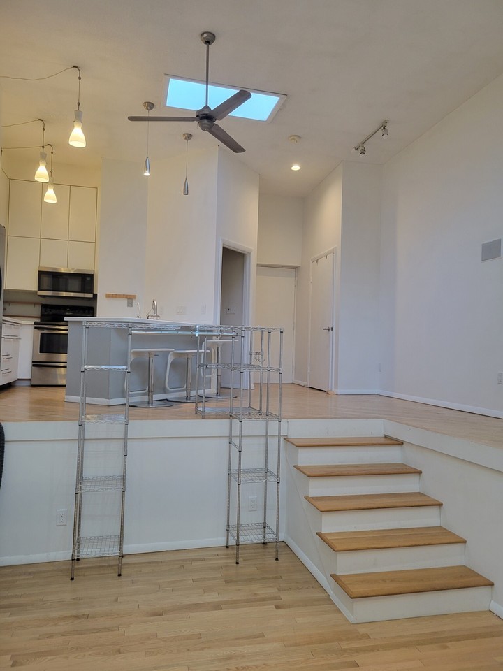 West St #8 - Photo 3 of 29