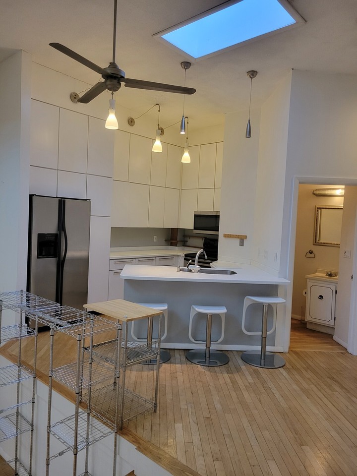 West St #8 - Photo 5 of 29