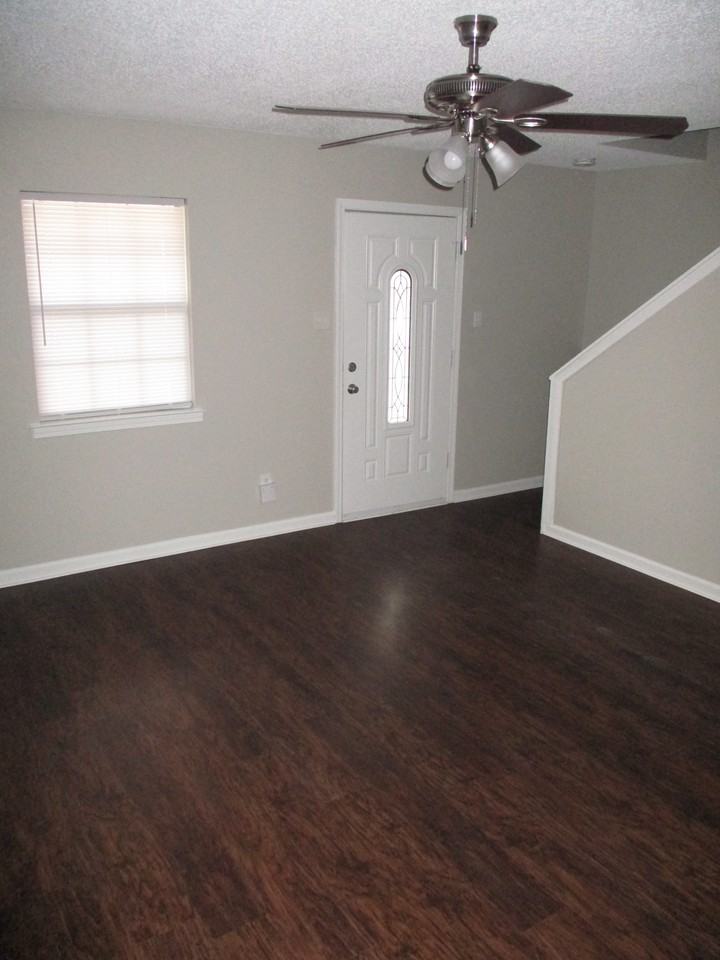 207 Parker St - Photo 2 of 12
