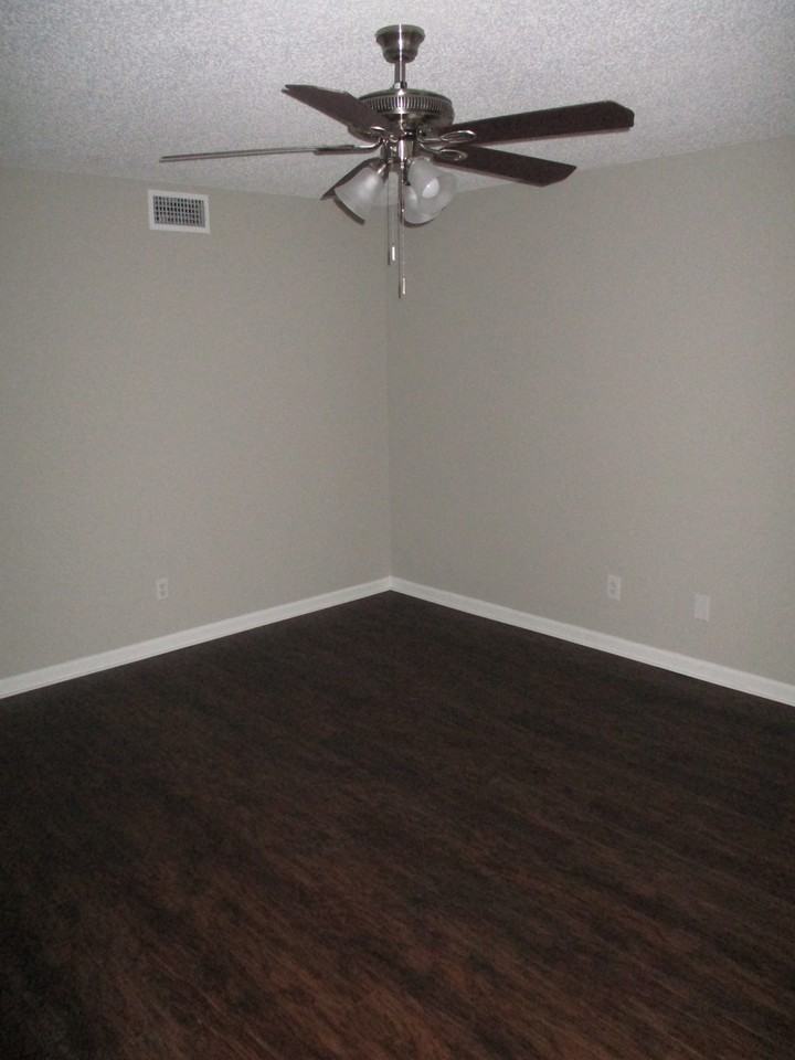 207 Parker St - Photo 3 of 12