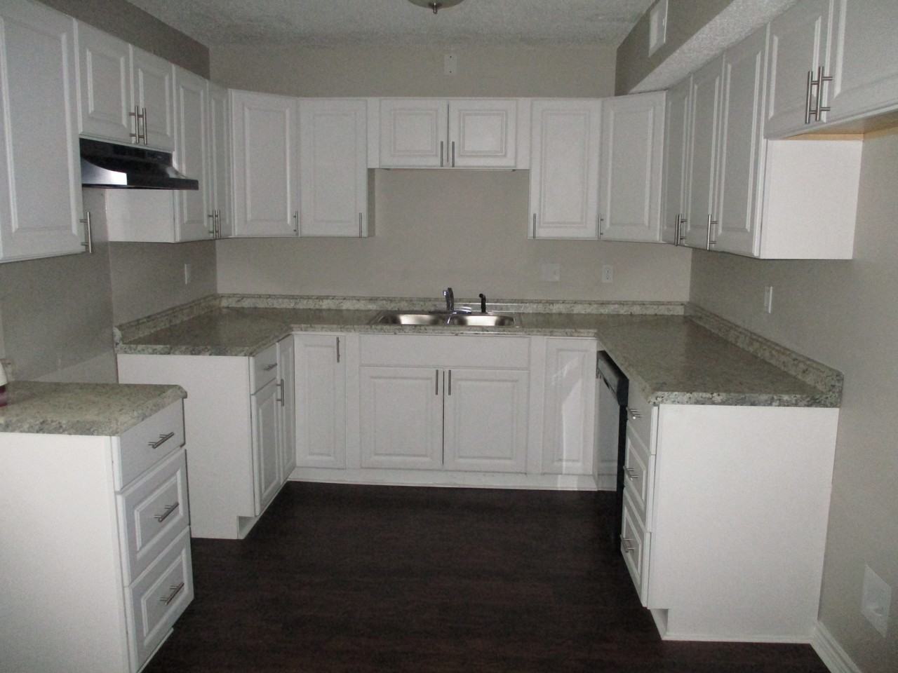 207 Parker St - Photo 4 of 12