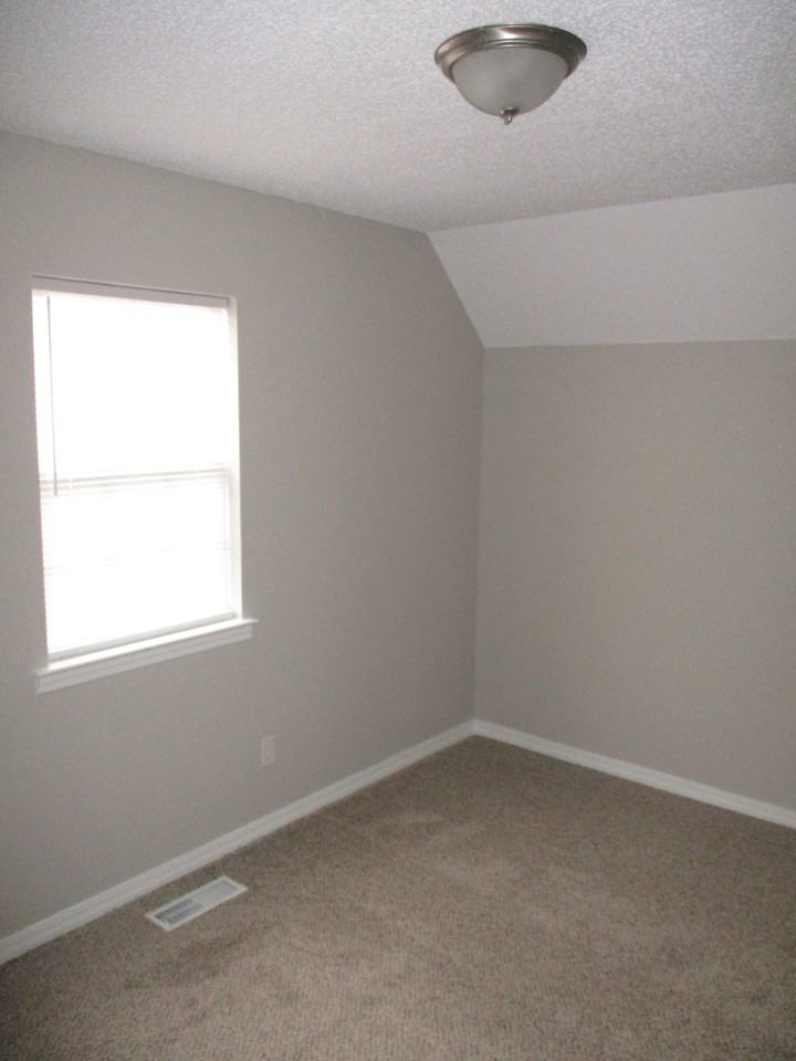 207 Parker St - Photo 7 of 12