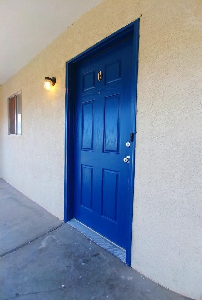 1004 Chelwood Park Blvd Ne - Photo 2 of 22