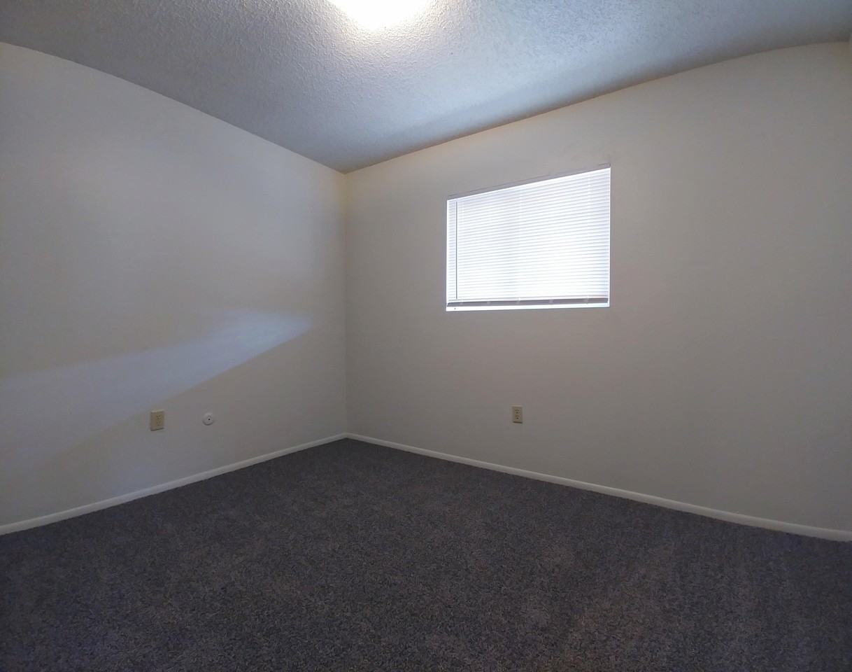 1004 Chelwood Park Blvd Ne - Photo 3 of 34