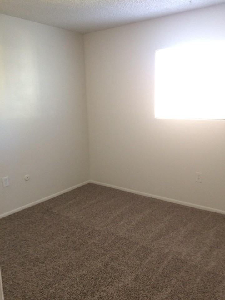 1004 Chelwood Park Blvd Ne - Photo 5 of 34