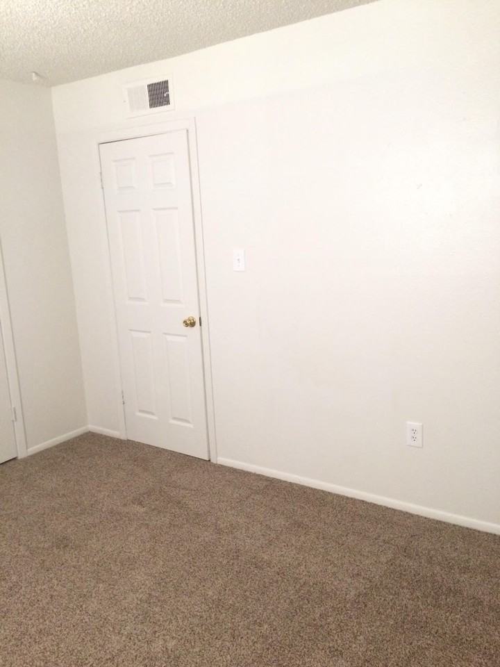 1004 Chelwood Park Blvd Ne - Photo 6 of 34