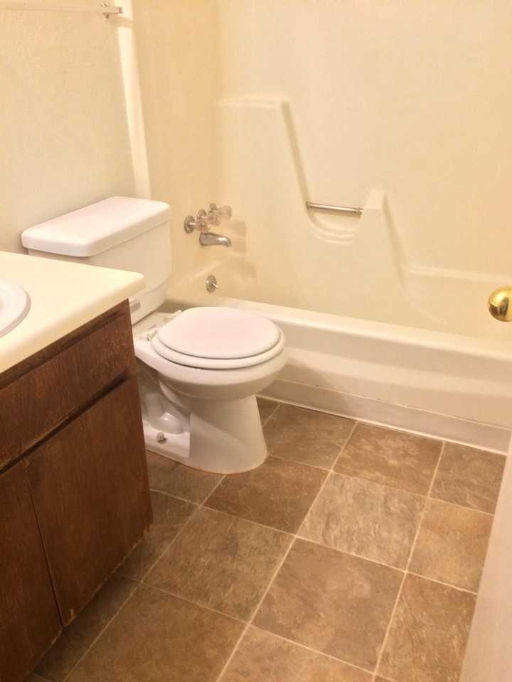 1004 Chelwood Park Blvd Ne - Photo 7 of 34