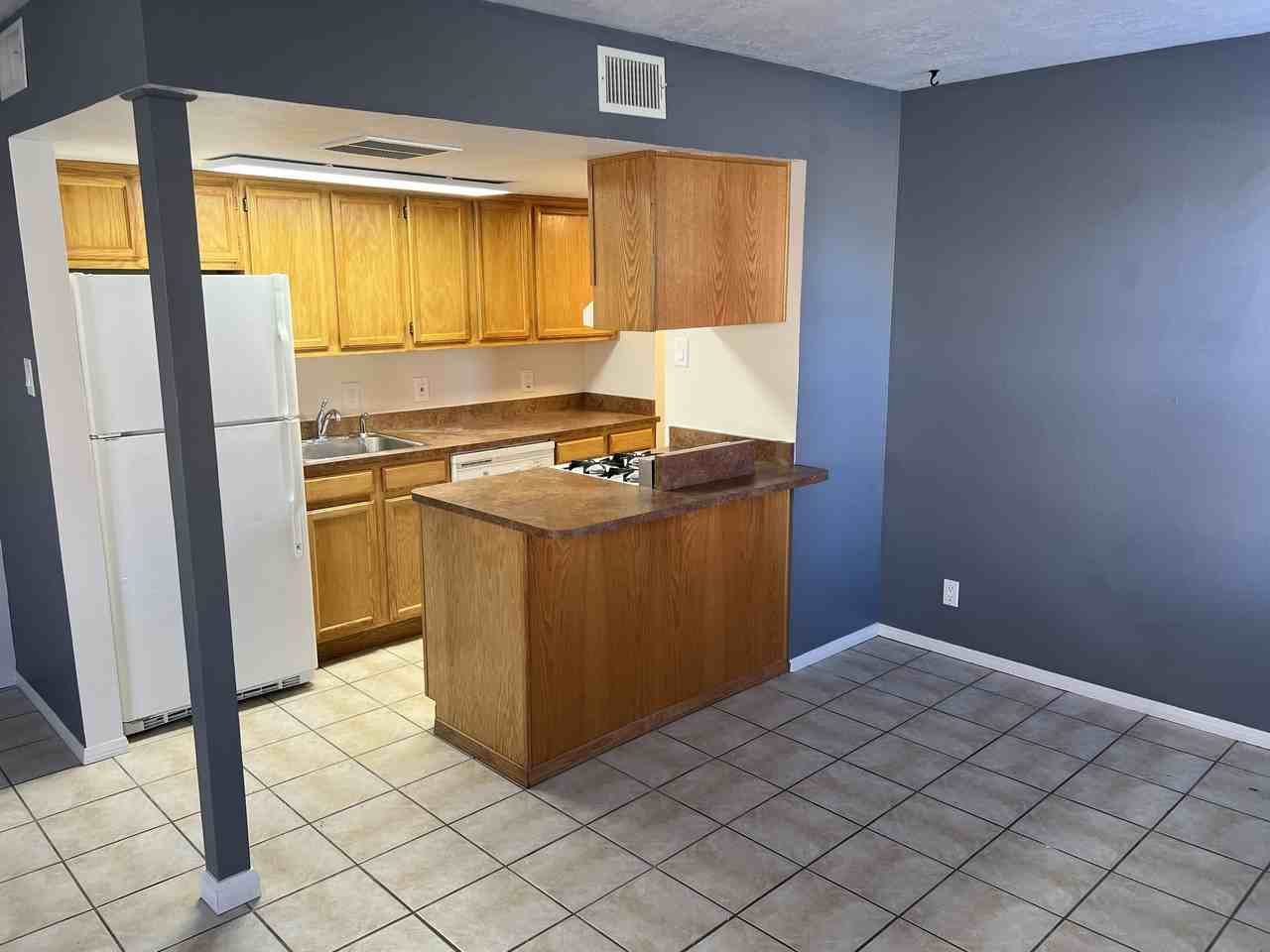 301 Valencia Dr Se - Photo 6 of 20