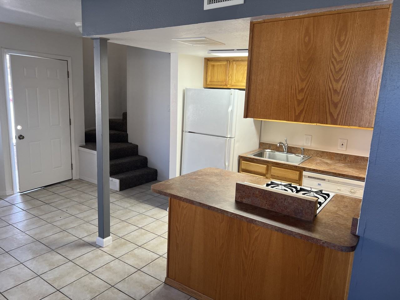 301 Valencia Dr Se - Photo 7 of 20