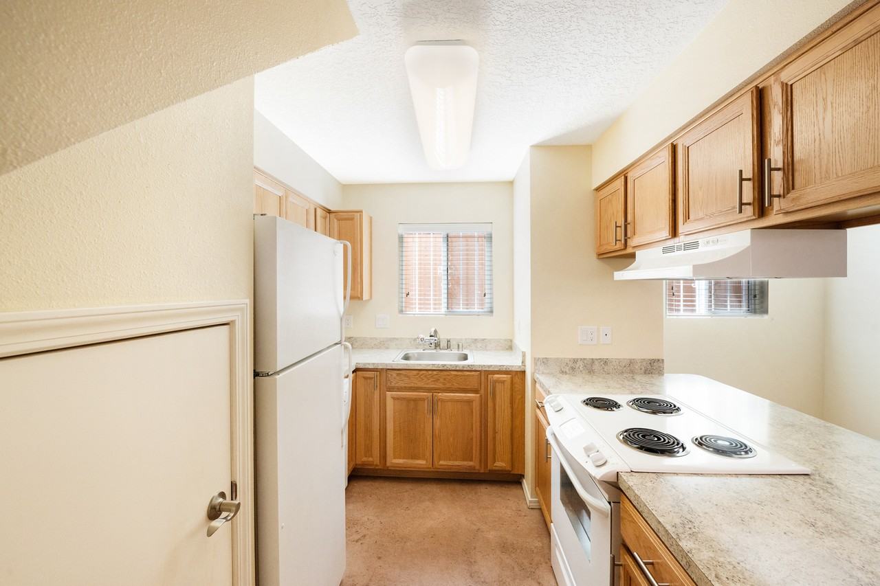 501 Girard Blvd Se - Photo 5 of 50