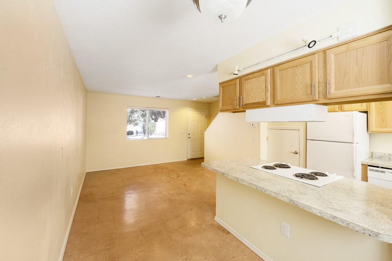 501 Girard Blvd Se - Photo 6 of 50