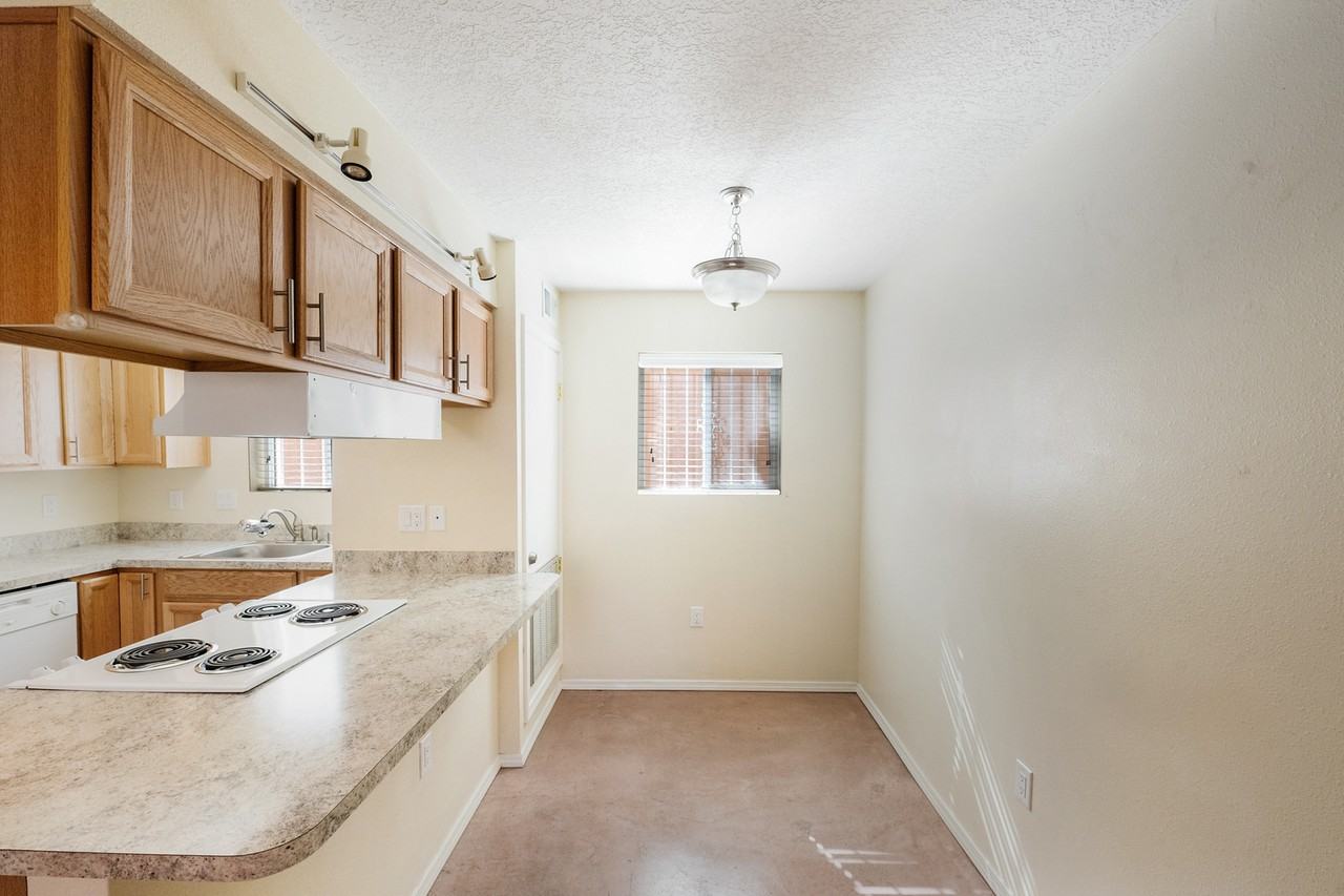 501 Girard Blvd Se - Photo 7 of 50