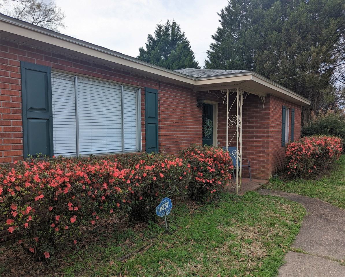 2708 Sunset Drive - Photo 2 of 20