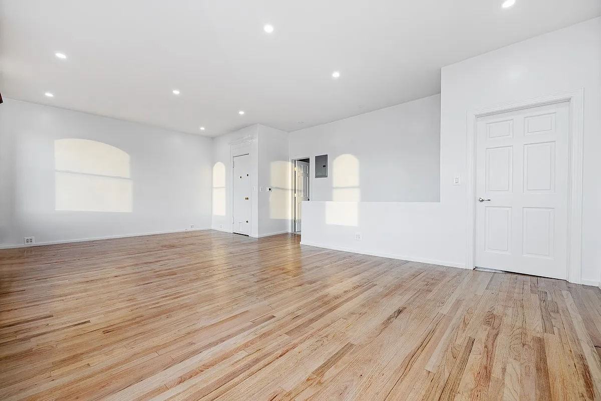 391 West St #4 - Photo 3 of 6