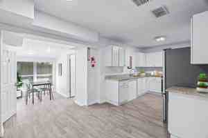 featured image of E Flora St