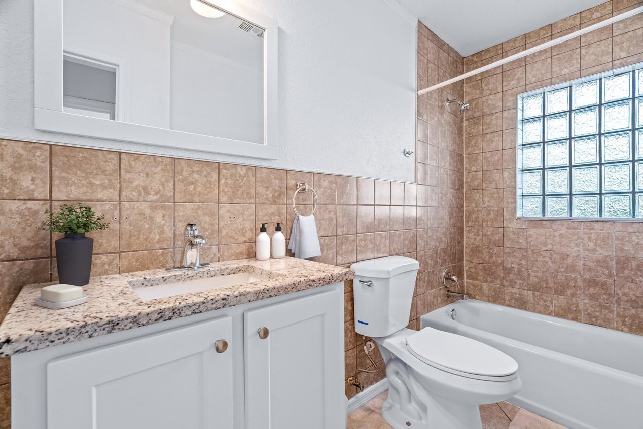 E Flora St - Photo 2 of 10