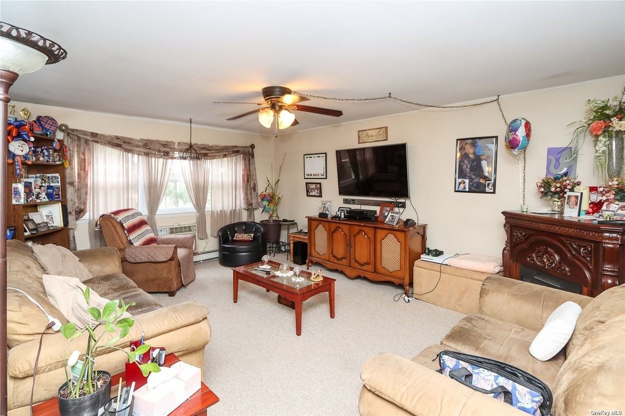 59 Laurel Rd - Photo 2 of 8