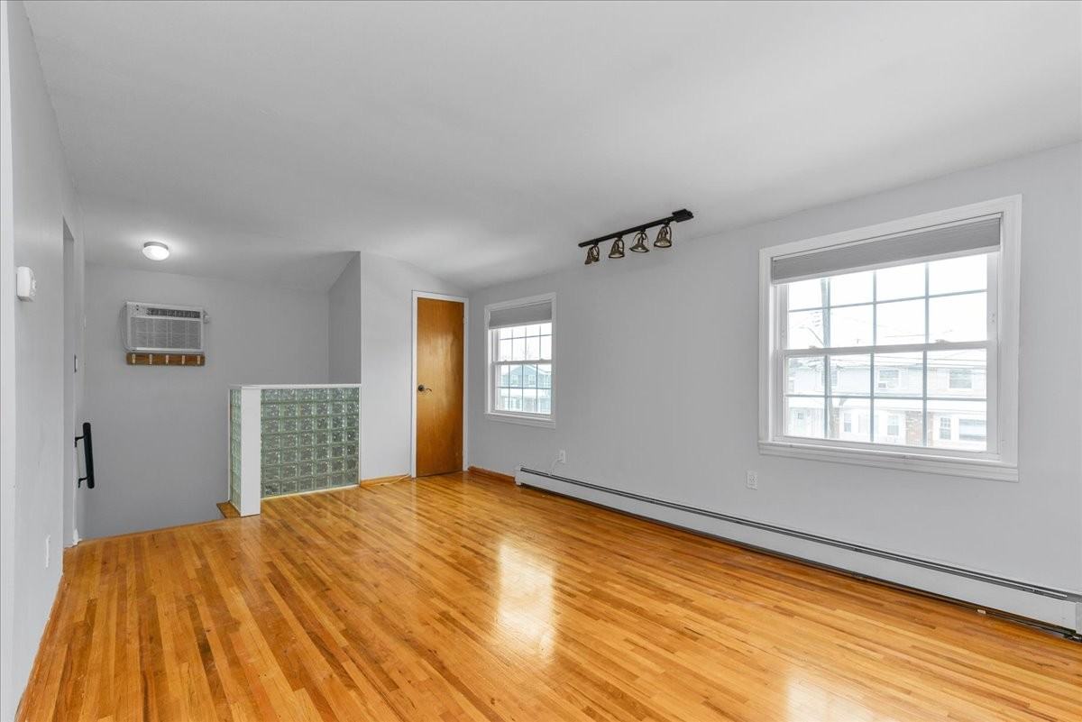 11743 122nd Pl 2nd Fl - Photo 2 of 16