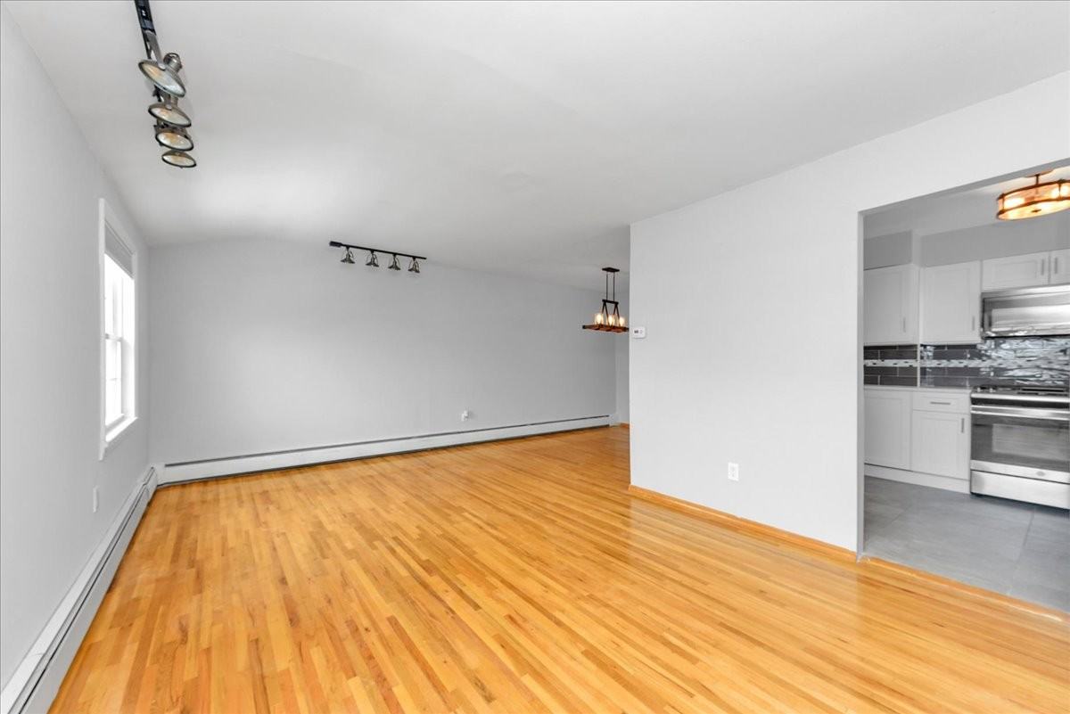 11743 122nd Pl 2nd Fl - Photo 3 of 16