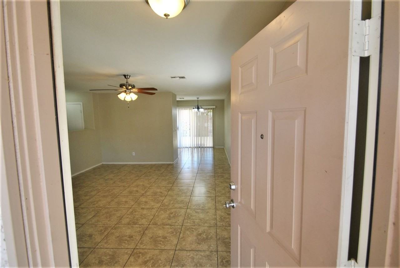 10629 W Poinsettia Dr - Photo 2 of 12