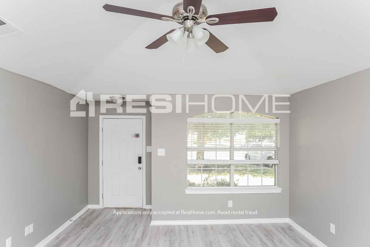 9200 Christopher Cir - Photo 3 of 23