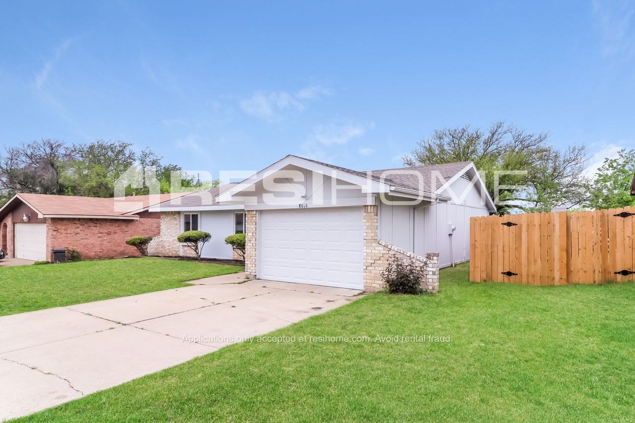 8016 Southbrook Cir - Photo 3 of 23