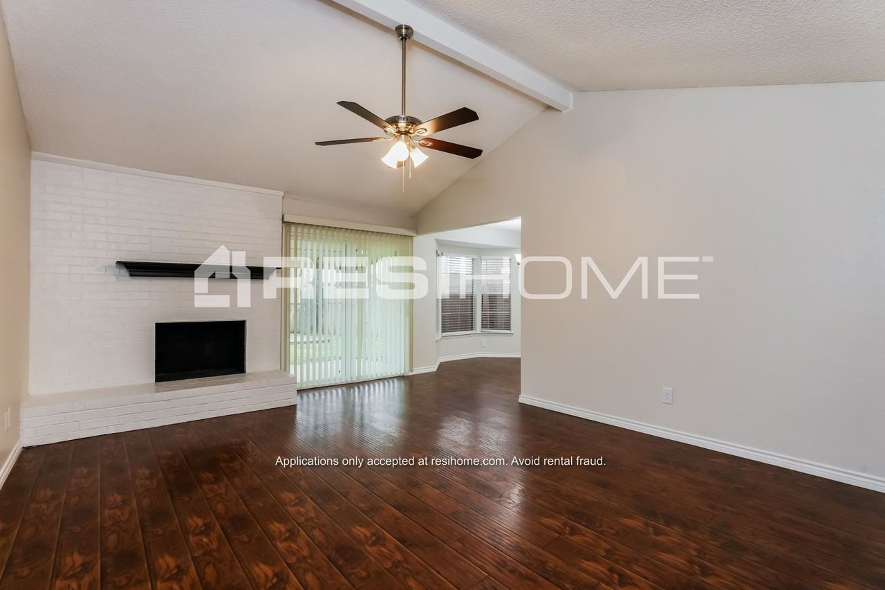 6589 Old Mill Cir - Photo 3 of 18