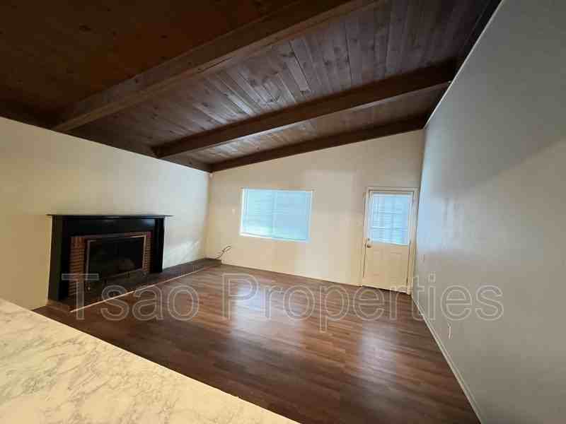 1848 Douglas Rd - Photo 7 of 28