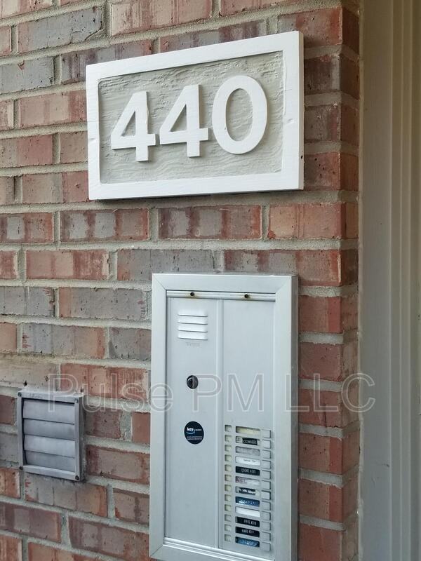 440 Lakeview Dr #11 - Photo 3 of 31