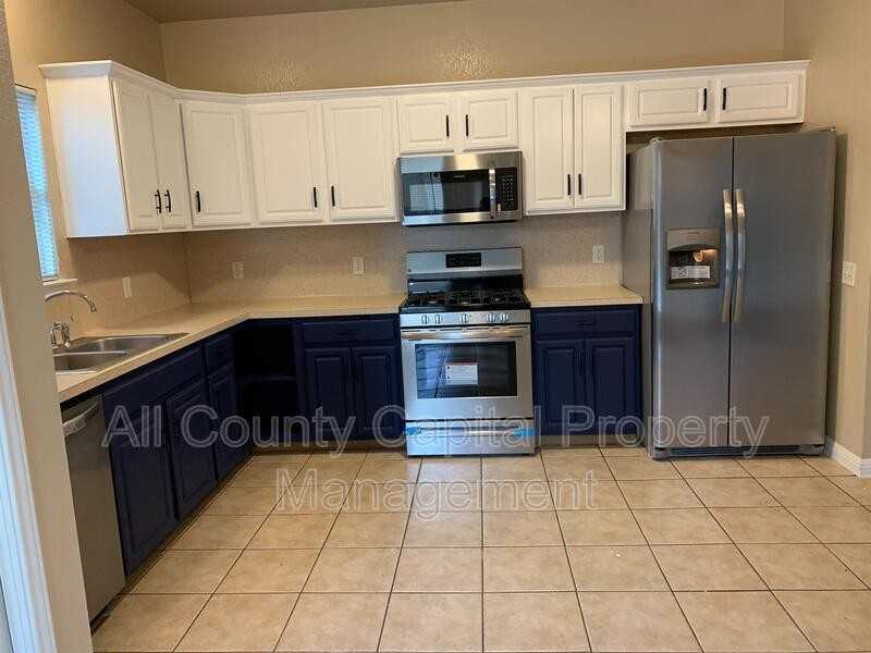 1812 Maple Ave #1812 - Photo 3 of 15