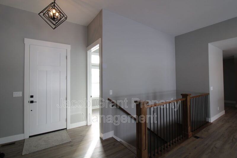 5621 Eaglewood Dr - Photo 2 of 28