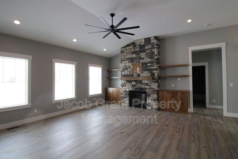 5621 Eaglewood Dr - Photo 3 of 28