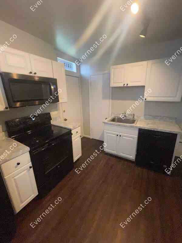 1612 Maury St #B - Photo 3 of 9