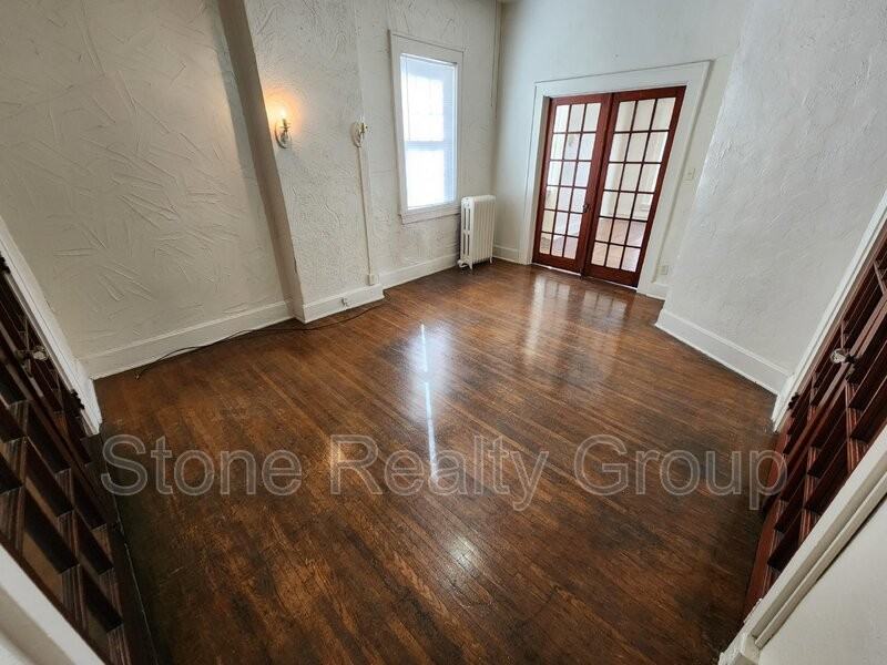 514 1/2 S 5th St - Photo 2 of 9