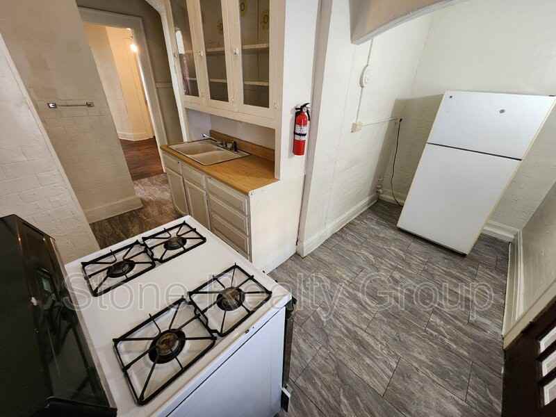 514 1/2 S 5th St - Photo 3 of 9