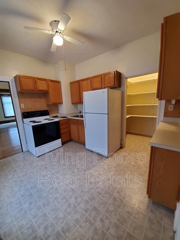 114 E Moffitt St - Photo 2 of 17