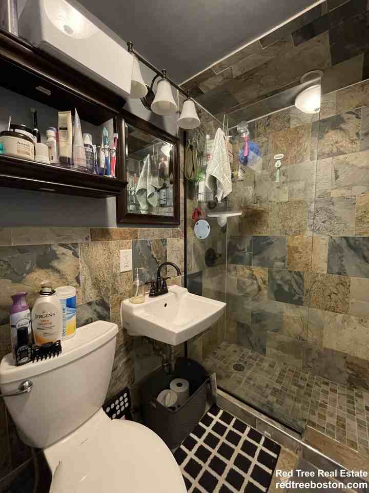 914 Beacon St #4 - Photo 5 of 15