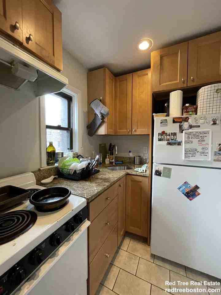 914 Beacon St #4 - Photo 6 of 15