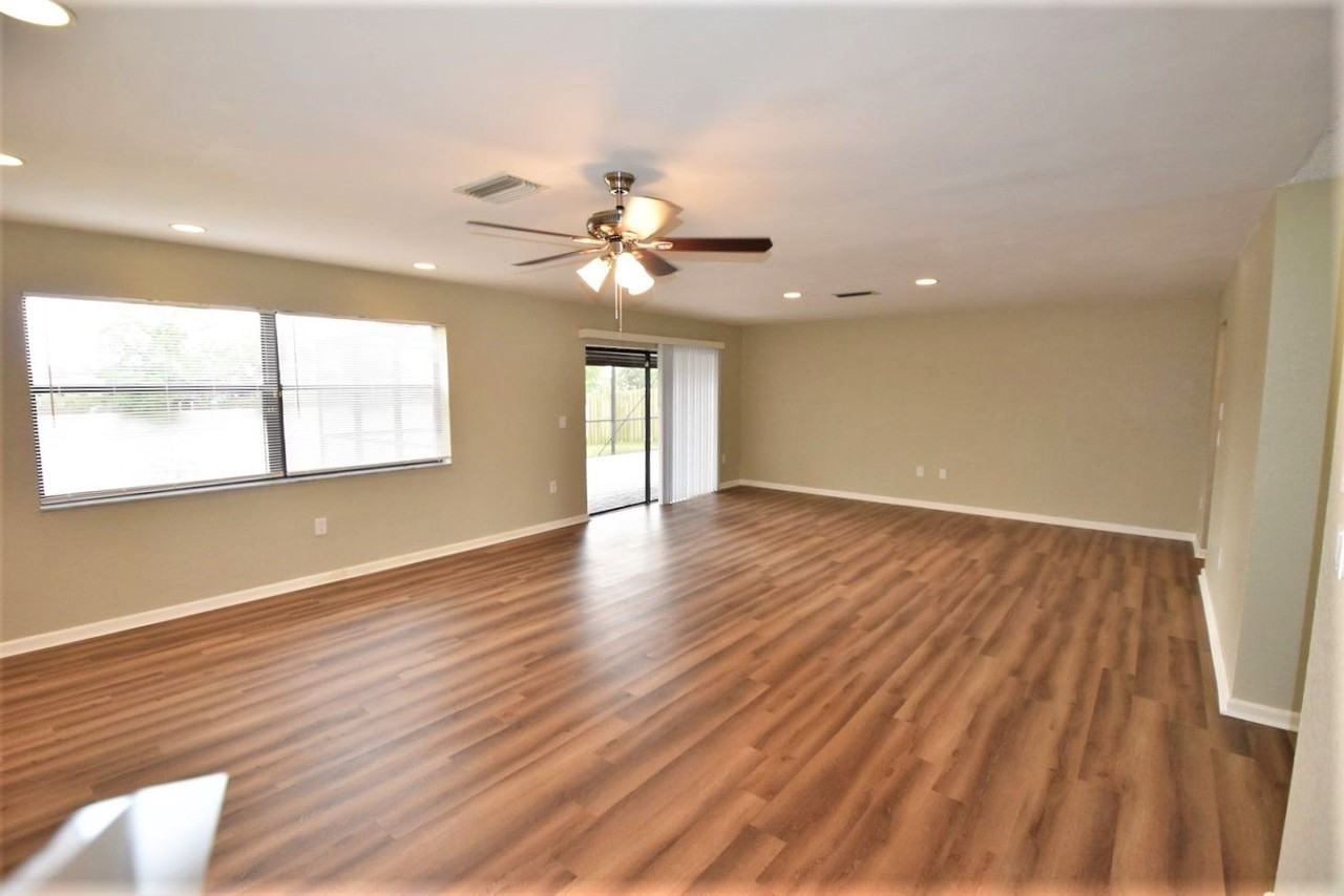 4020 Nw 116th Ter - Photo 2 of 11