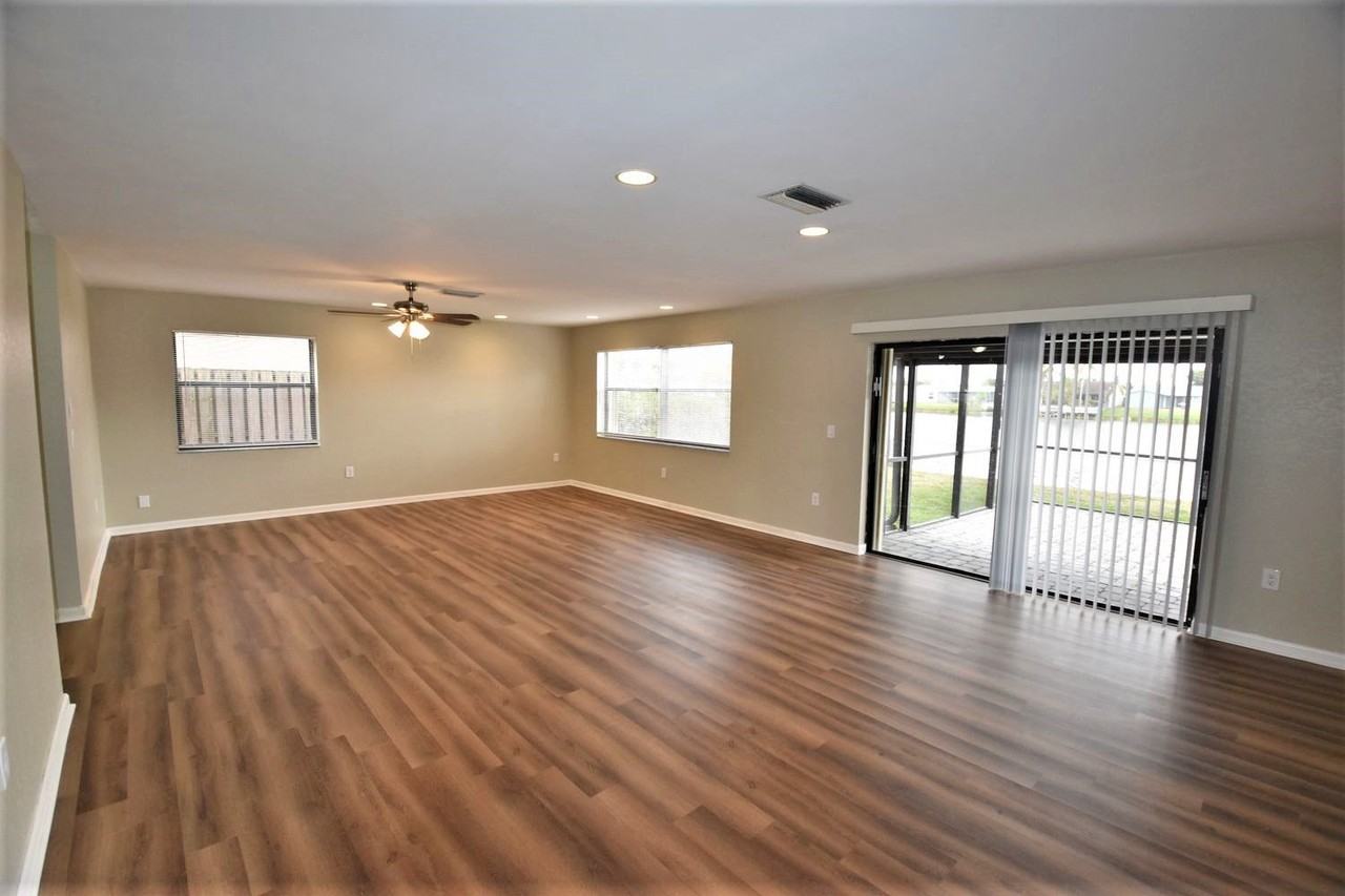 4020 Nw 116th Ter - Photo 3 of 11