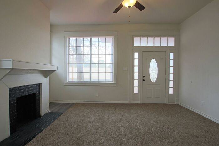 800 W Ferguson St - Photo 2 of 27